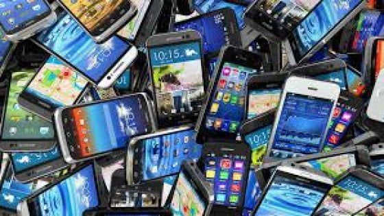 Parma, il mondo da uno smartphone: adolescenti e rischio dipendenza.
