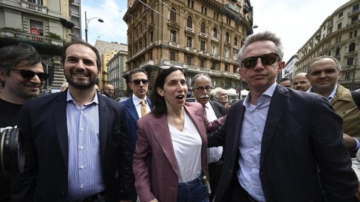 Napoli, migliaia in piazza con la Cgil. Landini: “No ad Autonomia e premierato”. Schlein a Meloni: “Una sedicente patriota che spacca l’Italia”