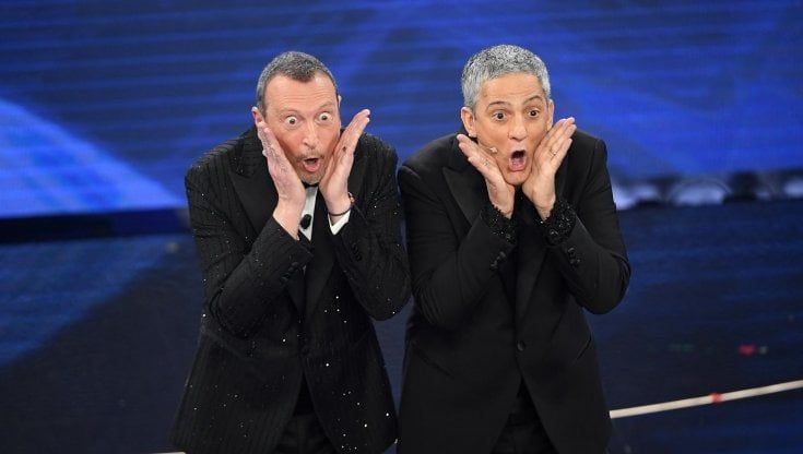 Fiorello su Amadeus: "Mi ha detto: non so se quest'anno farò Sanremo".  La Rai frena: "Stanno lavorando tranquillamente"