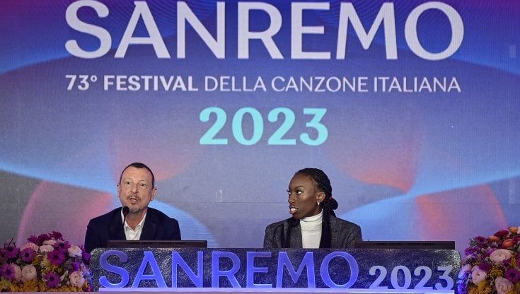 Sanremo 2023, i Coma_Cose annunciano le nozze: "Ci sposiamo". Stasera sul palco Egonu: "Italia Paese razzista, ma migliora"
