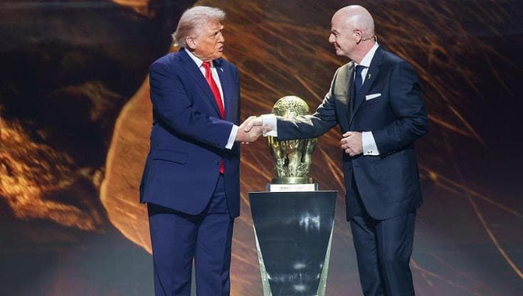 “Trump consegnerà la coppa nella finale dei Mondiali”: l’annuncio di Infantino