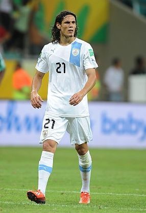 De Magistris vuol tenersi Cavani:<br />&egrave; punto di riferimento per il Napoli