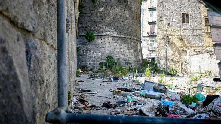 Sos Porta Capuana: “Qui droga, rifiuti e prostituzione”