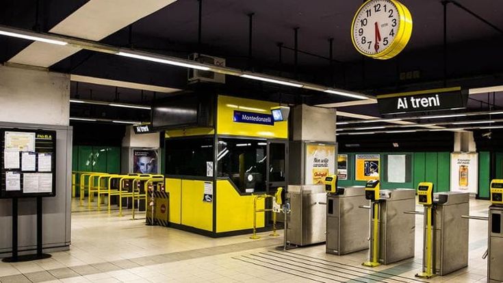 Napoli, aggressione in metro: un pugno al volto a un agente di stazione
