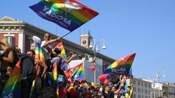 Bari pride rifiuta il patrocinio della Regione Puglia: "Prima approvi la legge contro l'omobitransfobia"