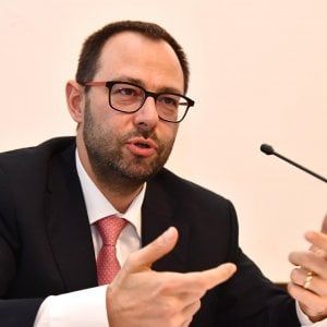 Energia, Patuanelli: al via incentivo per autoconsumo e comunità energetiche