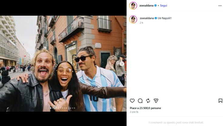 “Uè Napoli!”: Zoe Saldana turista con famiglia, tra i decumani, la Sanità e il murale di Maradona