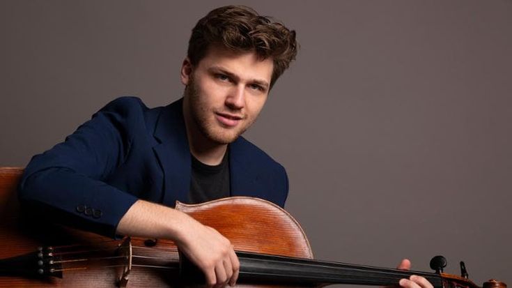 Ettore Pagano star del violoncello: “La mia fortuna? Non ho i social”