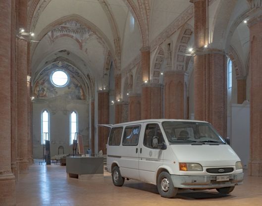 Parma, il furgone - archivio dello Csac esposto nell'abbazia - Foto 