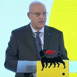 Eni, più gas e petrolio estratto, l'utile sfiora il miliardo