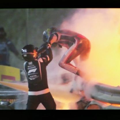 F1, Bahrain: si spezza in due e prende fuoco la Haas di Grosjean, pilota illeso
