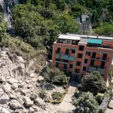 Bradisismo, i sindaci: “Migliorare il decreto o rischiamo disordini”