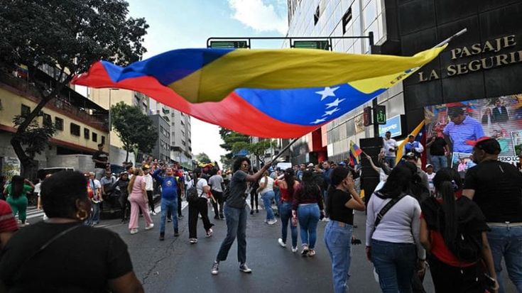 A Caracas la vita sospesa tra paura, file e blackout. E l’opposizione non festeggia