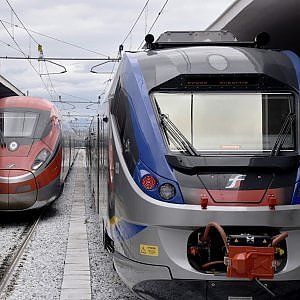 Inaugurato a Napoli treno "Jazz",  De Luca firma accordo con Rfi 