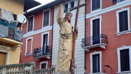 Il Cristo dimenticato del Corvetto e il borgo di Chiaravalle: itinerari nella Milano lenta ai tempi del coronavirus