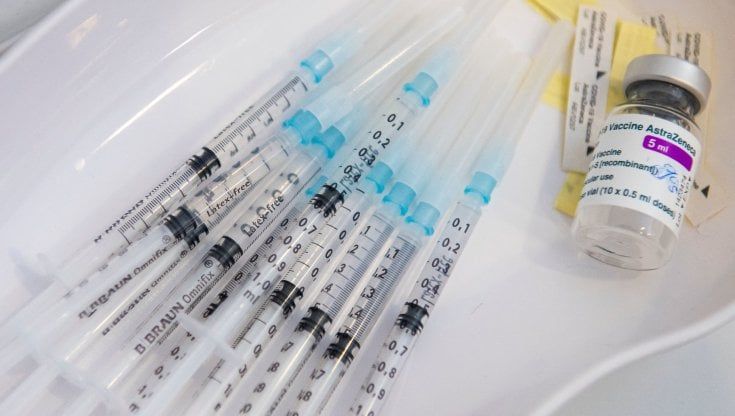 Vaccini Covid-19: perché è difficile studiare gli effetti collaterali