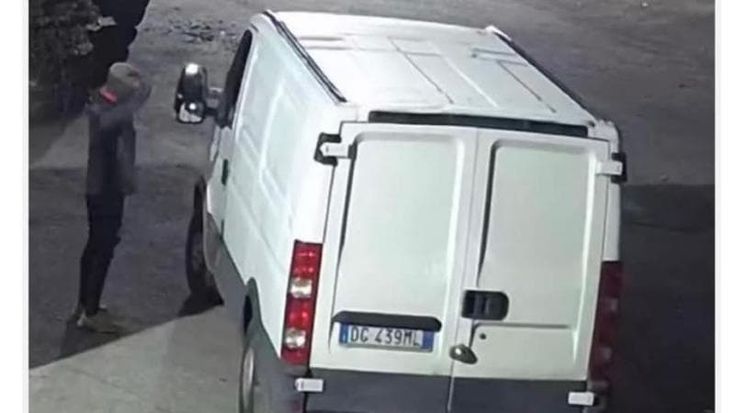 Gaggio Montano, rubate divise della protezione civile: “Non aprite, si fingono soccorritori”