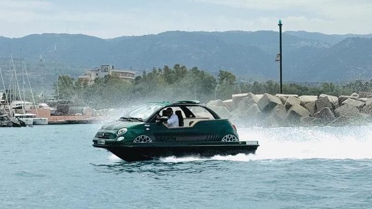 Sorpresa Abarth, ecco la 500 Offshore per correre sull’acqua