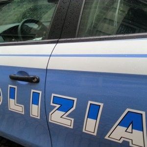 Ruba 100 litri gasolio da tir a Firenze, arrestato
