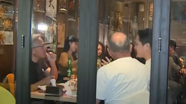 Pollo fritto per tutti al ristorante: paga l'ad Nvidia. E in Borsa volano le società di carne bianca