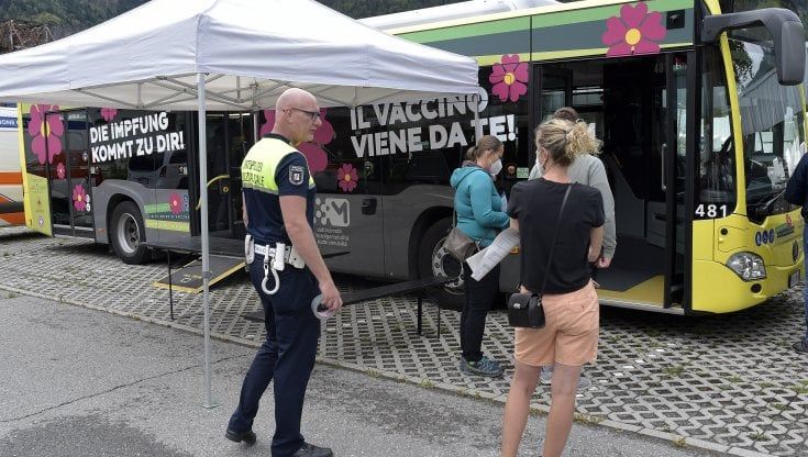 La svolta del governo: Green Pass esteso sul modello Macron o vaccini obbligatori 