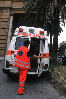 Ancora incidenti sul lavoro<br />Un operaio cade da muretto
