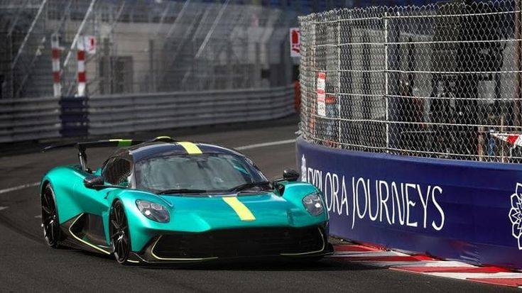 L’Aston Martin Valhalla ha debuttato con Alonso sulle strade del Gran Premio di Monaco