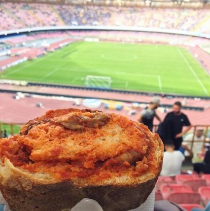 #LaMarennaDelloStadio, il panino al San Paolo diventa un cult