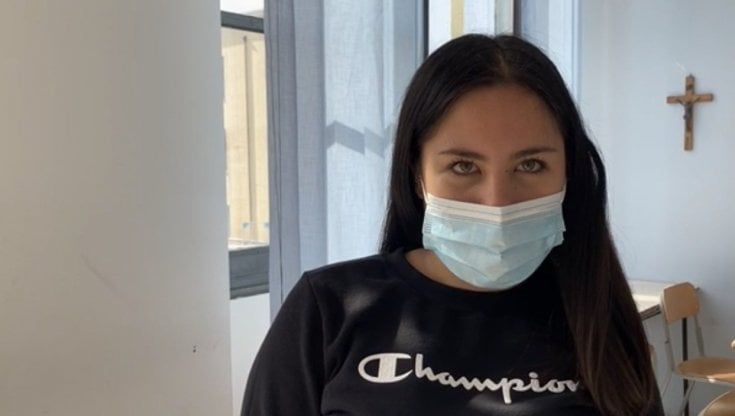 "Io, liceale sola in classe. I miei compagni pensano sia una scelta ridicola essere tornata in presenza: ecco perché si sbagliano"