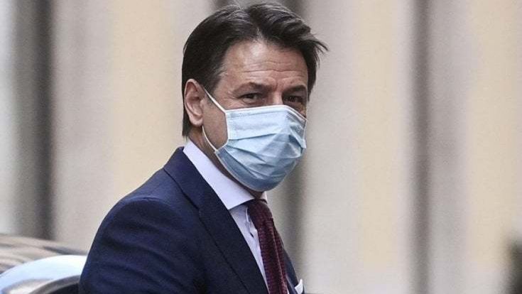 L’exploit del premier senza partito. Lega ancora in calo, tallonata dal Pd