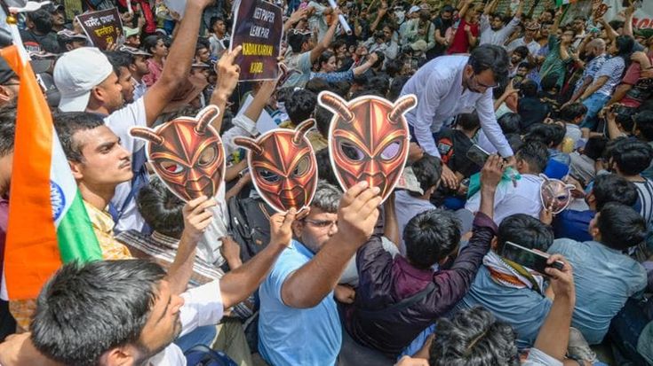 Gli “scarafaggi” della Gen Z all’assalto dell’India di Modi: “Non ci inginocchiamo più”