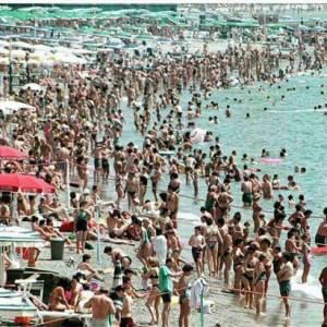 Spiagge piene, i balneari: "La migliore estate del decennio"