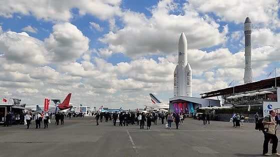 Fra taxi volanti, satelliti e droni, a Parigi va in scena il futuro dell’aeronautica 