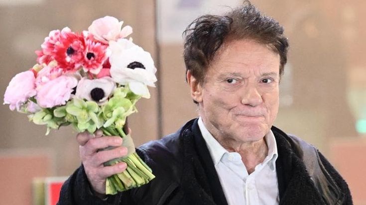 Tra le mani un cuore, testo e significato della canzone di Massimo Ranieri