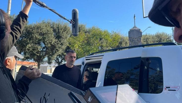 Decaro gira spot elettorale a Santo Spirito: un video social per gli ultimi giorni di campagna