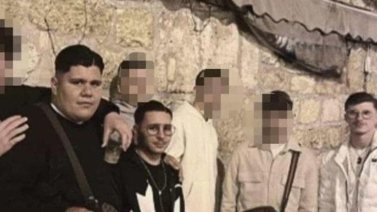 Il coraggio della fidanzata di una vittima: una foto incastra chi ha seminato morte