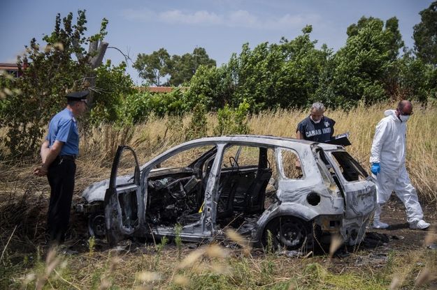 Torvaianica, trovati in un'auto due corpi carbonizzati