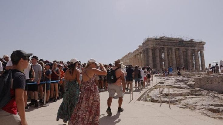 Troppi malori per il caldo record: ad Atene l’Acropoli chiude nelle ore centrali