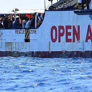 Emergency-Onen Arms, 6° giorno d'attesa con 278 persone a bordo: Malta e Italia un porto di sbarco