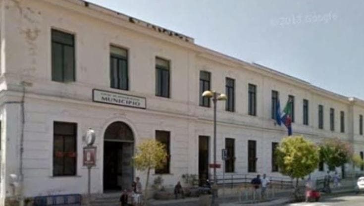 Mondragone, Comune si defila dal processo all’ex comandante della polizia locale Bonuglia