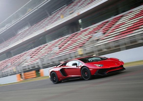 Lamborghini Aventador LP750-4 SV 