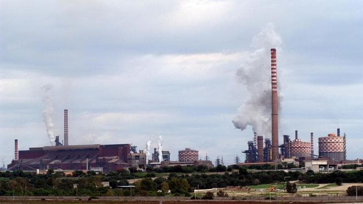 Ex Ilva, la proposta vincolante di Jindal per battere Flacks. Dubbi su occupazione e area a caldo