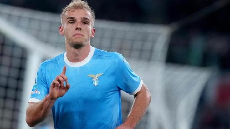 Lazio, per i tifosi il giorno della protesta contro Lotito. Isaksen si opera: fuori due mesi