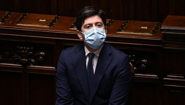Regioni in pressing per cambiare colore. Il no del governo: almeno tre settimane per risalire