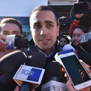 Volontariato, retromarcia del governo. Di Maio: "La norma sull'Ires va cambiata"