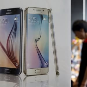 Samsung tradita dall'S6, settimo trimestre in calo