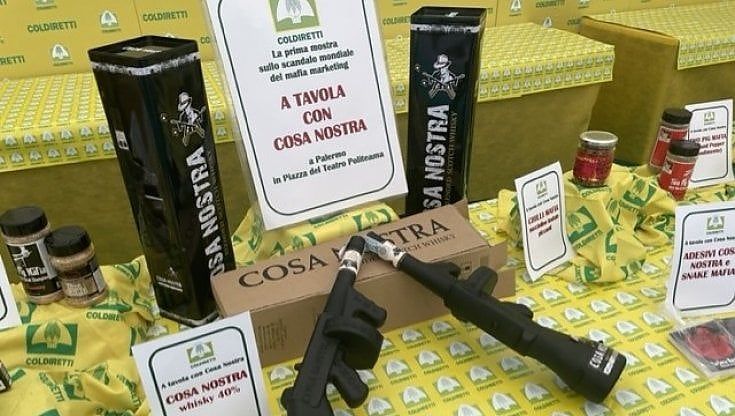 Whisky, pizze e spaghetti con il marchio "mafia": la denuncia di Coldiretti sui finti prodotti italiani che offendono la Sicilia