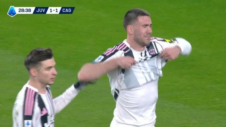 Vlahovic esce in lacrime per infortunio durante Juve-Cagliari: “Mi sono fatto molto male”