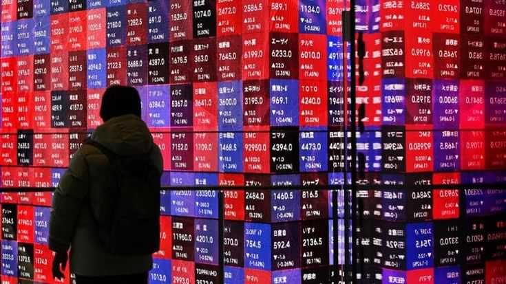 Le Borse di oggi, 5 marzo. La Cina delude i mercati, la Ue chiude debole. Milano spicca. Oro da record