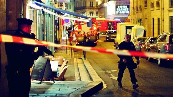 Parigi, identificato l'attentatore: nato in Cecenia, era schedato per radicalizzazione